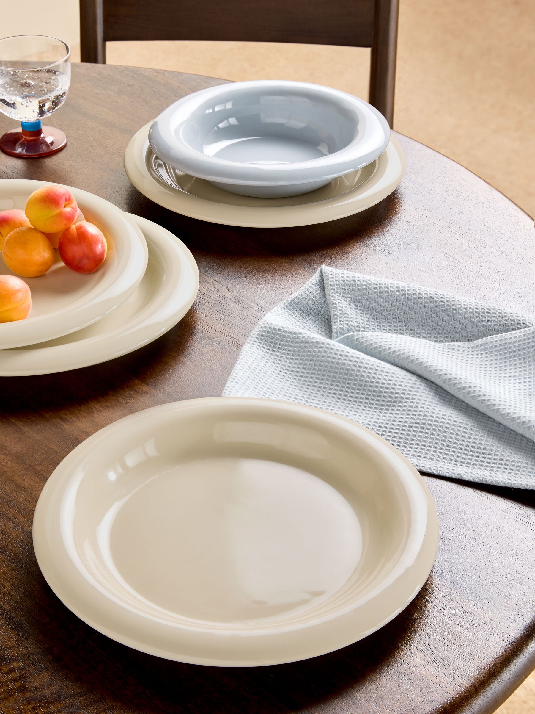Set of 4 Quell Set of 4 Dinner Plates in Cream
