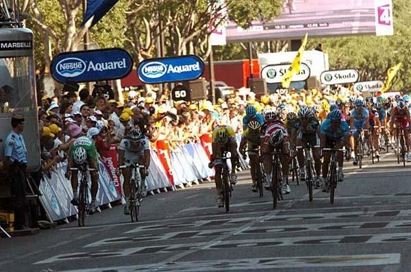 Chavanel outfoxes Boonen but the latter takes more points from Zabel.