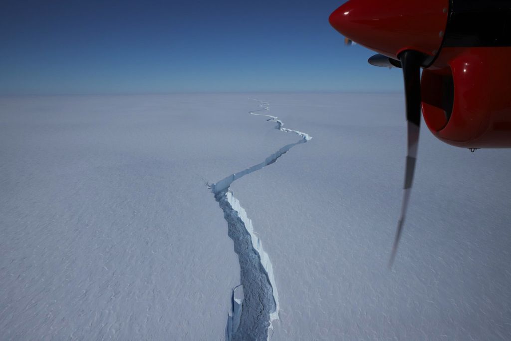 Giant crack frees a massive iceberg in Antarctica