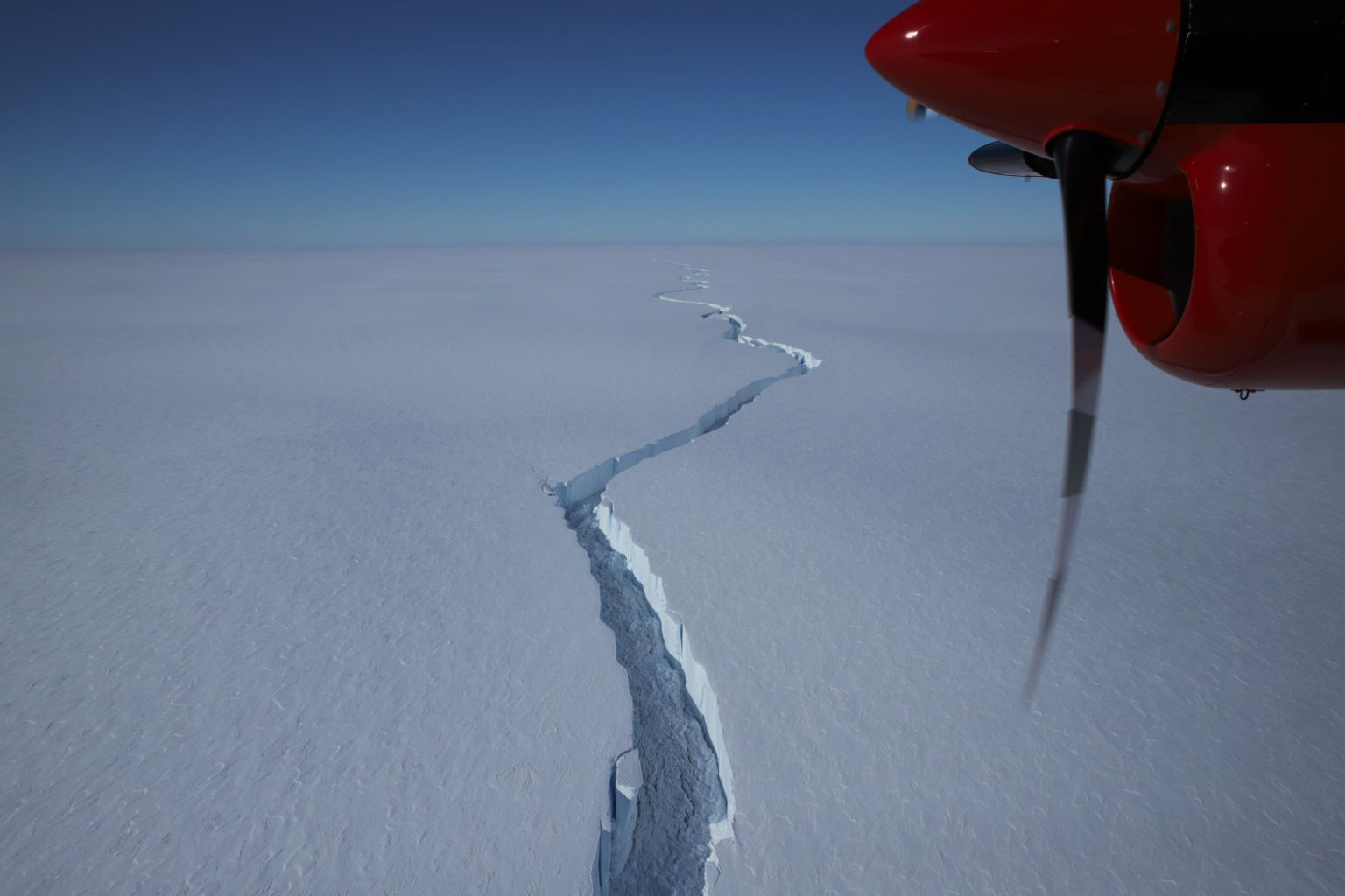 antarctica ice shelf break off 2020