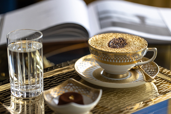 Burj-Al-Arab-Jumeirah-Golden-Gold-Capuccino-2.jpg