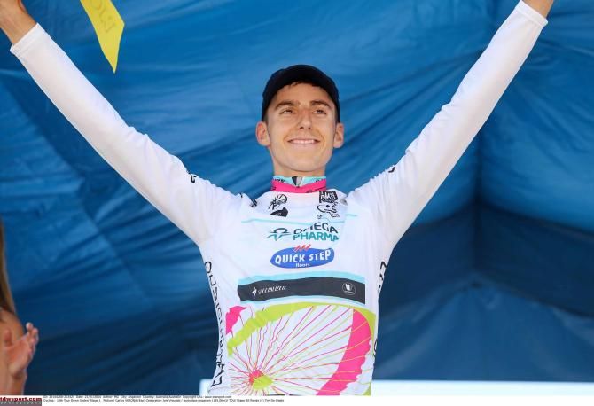 Carlos Verona (Omega Pharma-QuickStep) leads the best young rider classification.