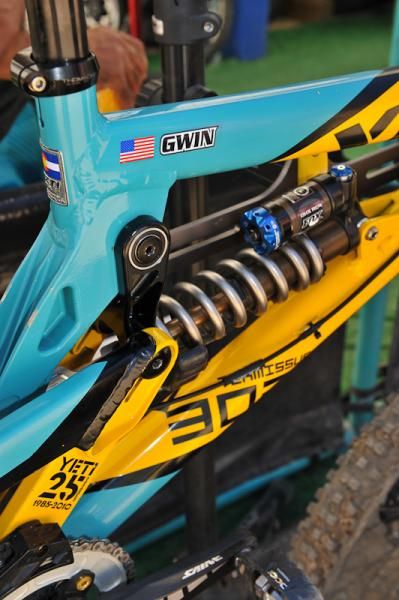 Aaron Gwin's Team Issue Yeti 303 gets the retro Yeti paint scheme.