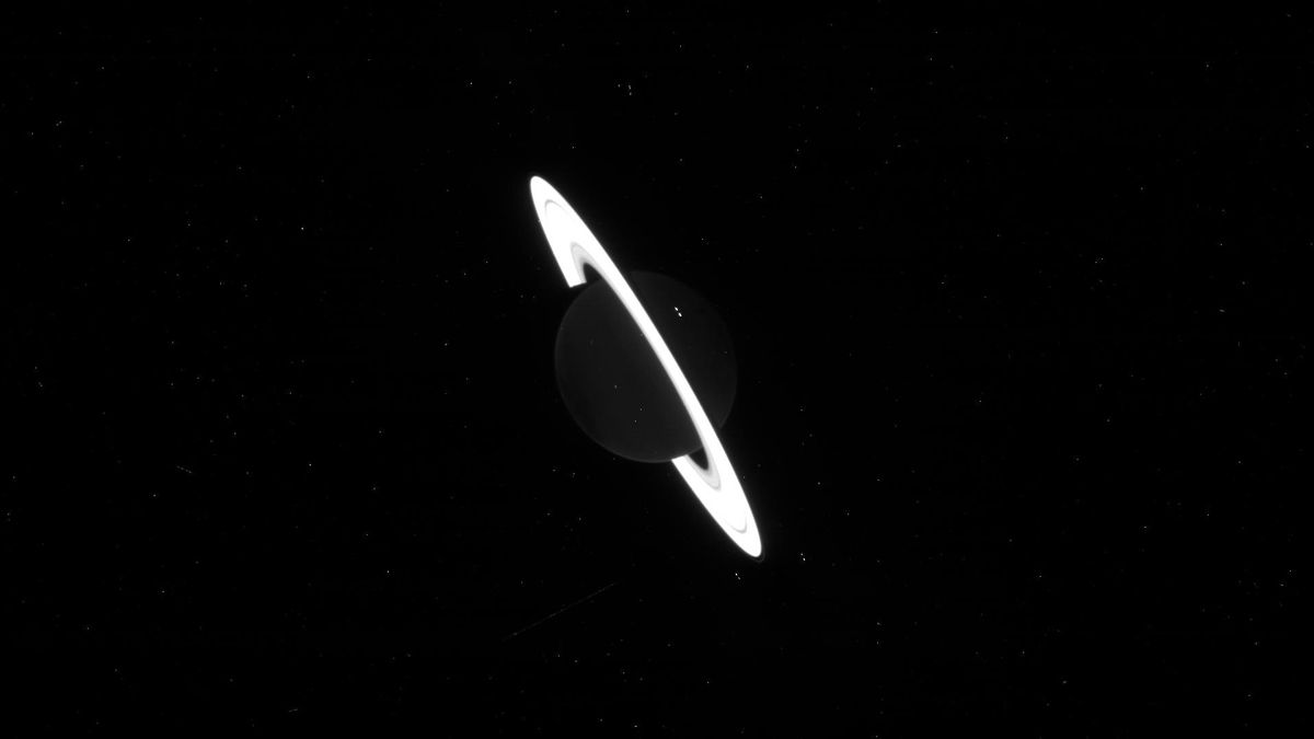 Saturno sembra sbalorditivo nelle immagini grezze del James Webb Space Telescope
