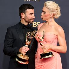 los angeles, california september 19 l r brett goldstein, winner of the outstanding supporting actor in a comedy series award for ‘ted lasso,’ and hannah waddingham, winner of the outstanding supporting actress in a comedy series award for ‘ted lasso,’ pose in the press room during the 73rd primetime emmy awards at la live on september 19, 2021 in los angeles, california photo by rich furygetty images