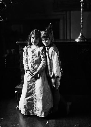 A young Elizabeth Bowes Lyon and her brother