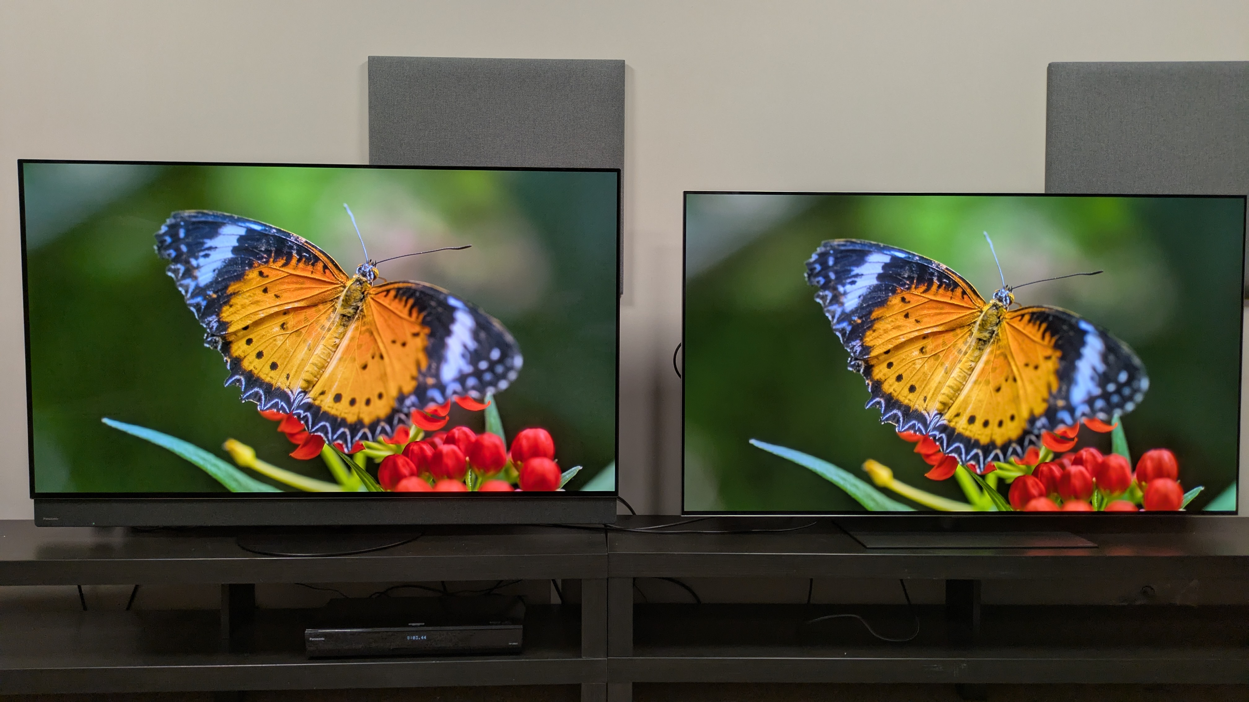 Panasonic Z95B (left) and LG G5 (right) displaying orange butterfly