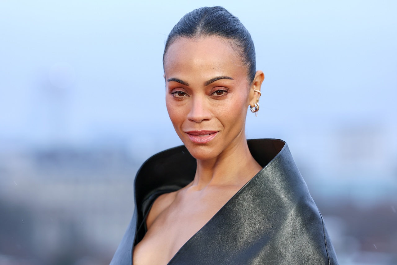 PARIS, FRANCE - DECEMBER 04: Zoe Saldana attends the &quot;Avatar: Fire And Ash&quot; Photocall at Hotel Shangri-La on December 04, 2025 in Paris, France.