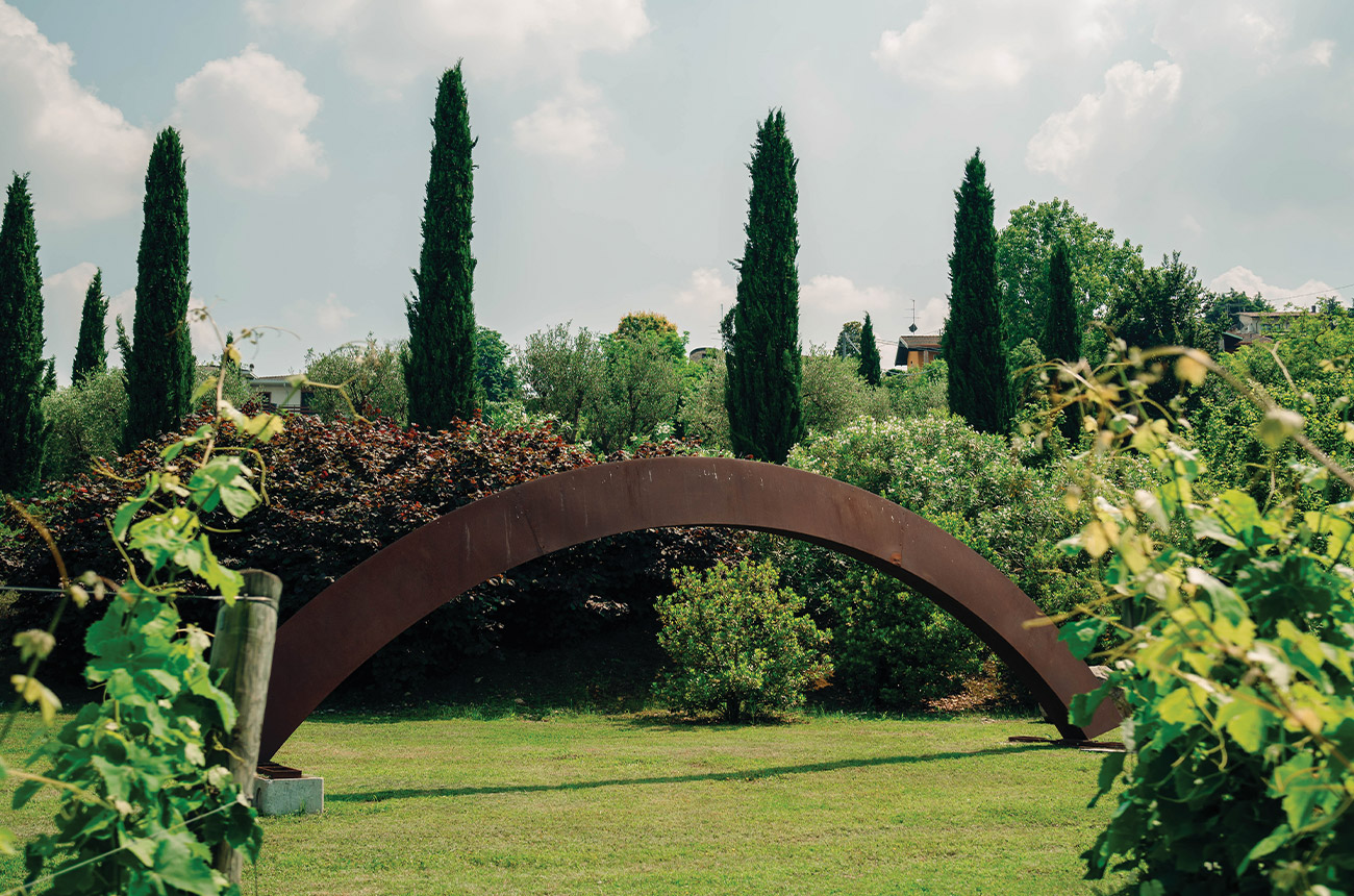 Ottella's Arco Casalino, 2007 Mauro Staccioli. Corten steel.
