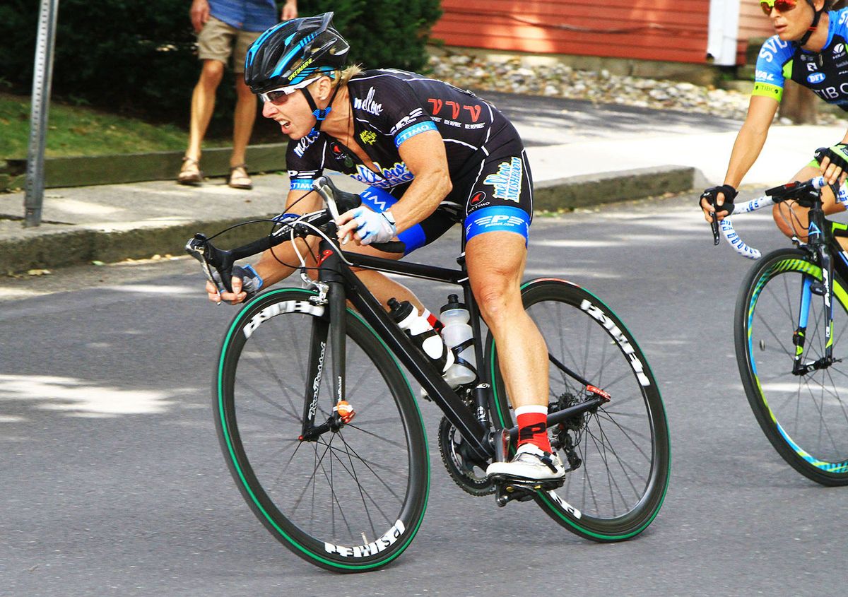 Laura Van Gilder (Mellow Mushroom Pizza Bakers p/b Van Dessel) tries to chase a break that got away