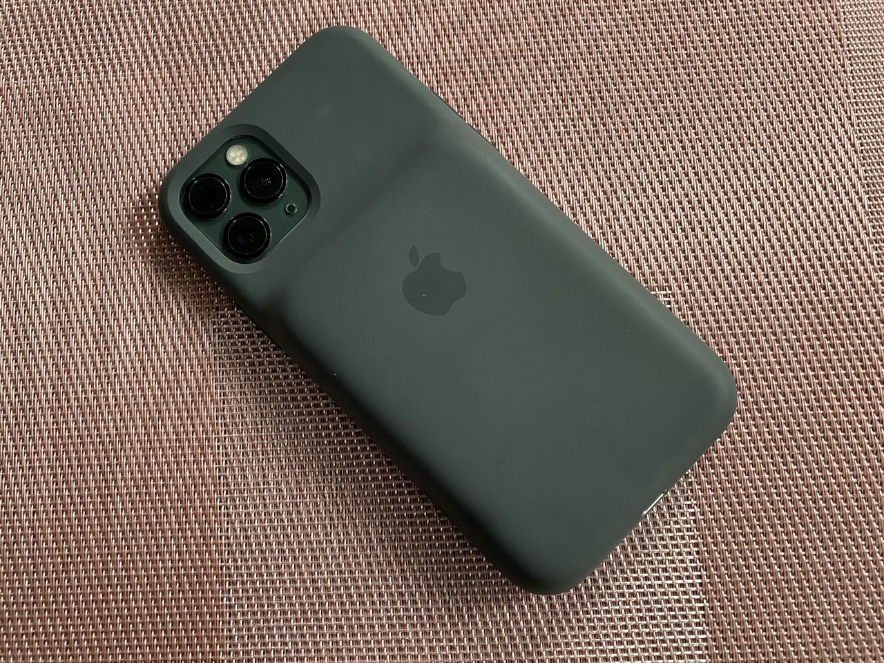 iPhoneアクセサリー iPhone 11 Pro Smart Battery Case Apple Smart Battery Case for iPhone 11 Pro review: Snap away with