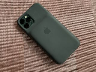 Apple Smart Battery Case for iPhone 11 Pro review Snap away with