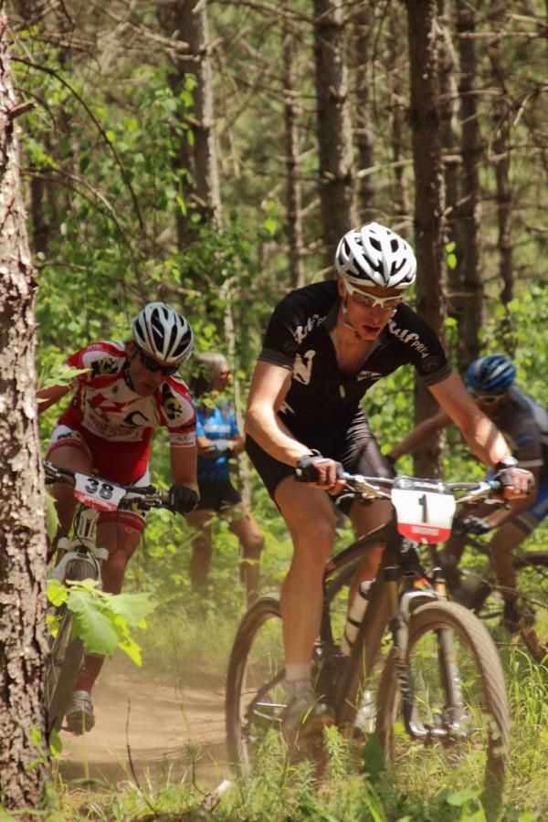 Tristan Schouten (Rolf Prima / Giant) leads Joe Maloney (Team Wisconsin / KS Energy) and Isaac Neff (Williamson Bicycle Works).