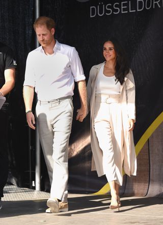 meghan markle - pakaian putih