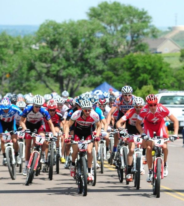 Todd Wells (Specialized) wins the pavement start