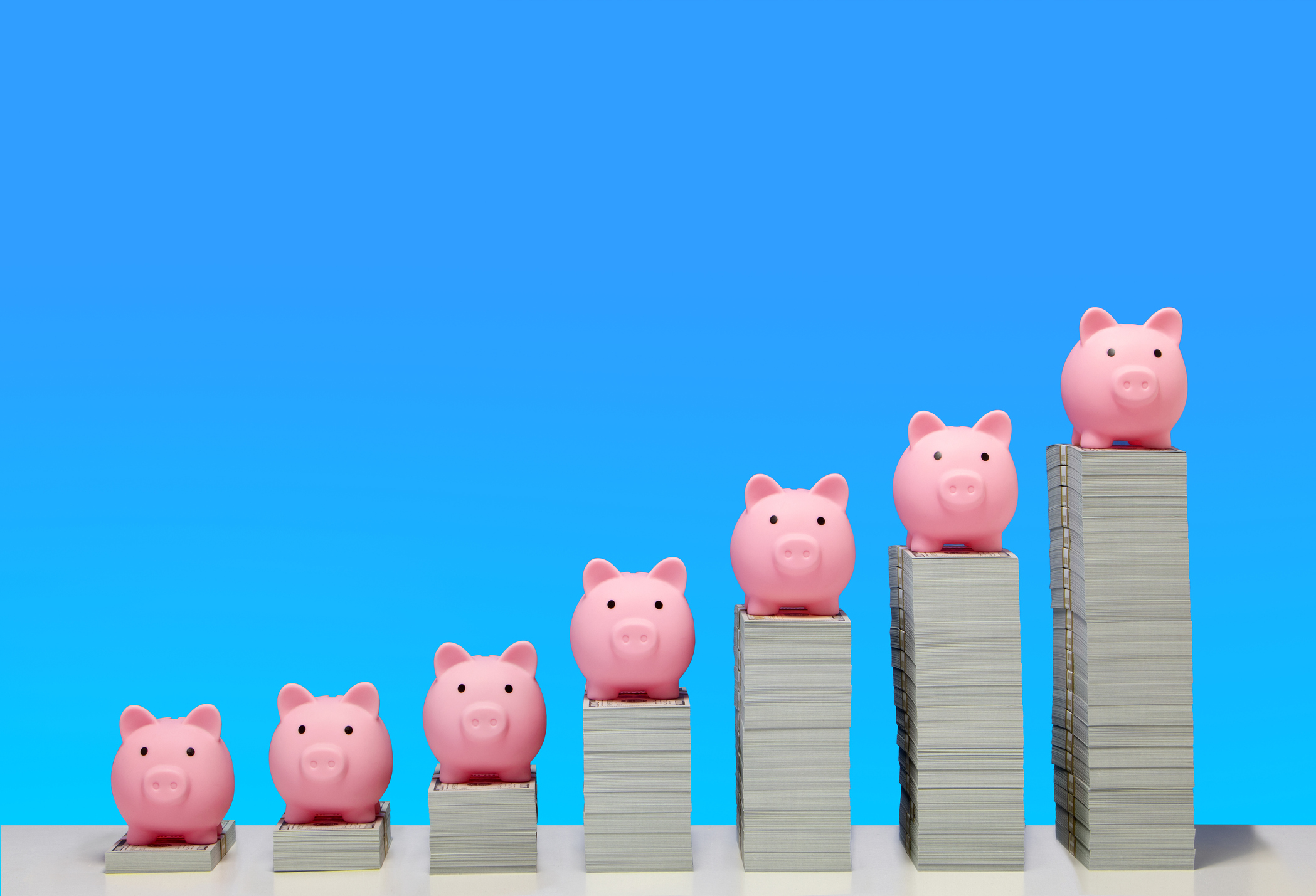 Best savings rates concept with piggy banks and cash
