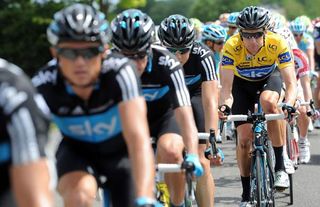 Team Sky works to defend the lead of Bradley Wiggins (Sky)