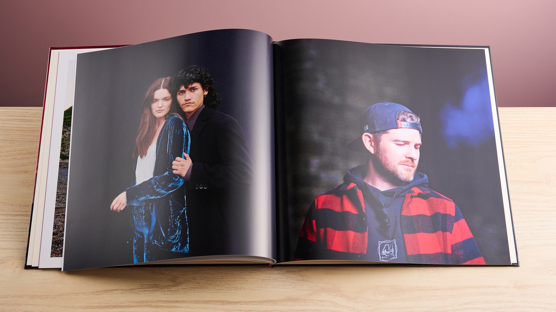 Picture of couple and man in cap in Cewe photo book