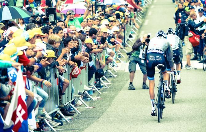 Ryder Hesjedal and David Millar arrive at the finish to the sound of the crowds cheering them on.