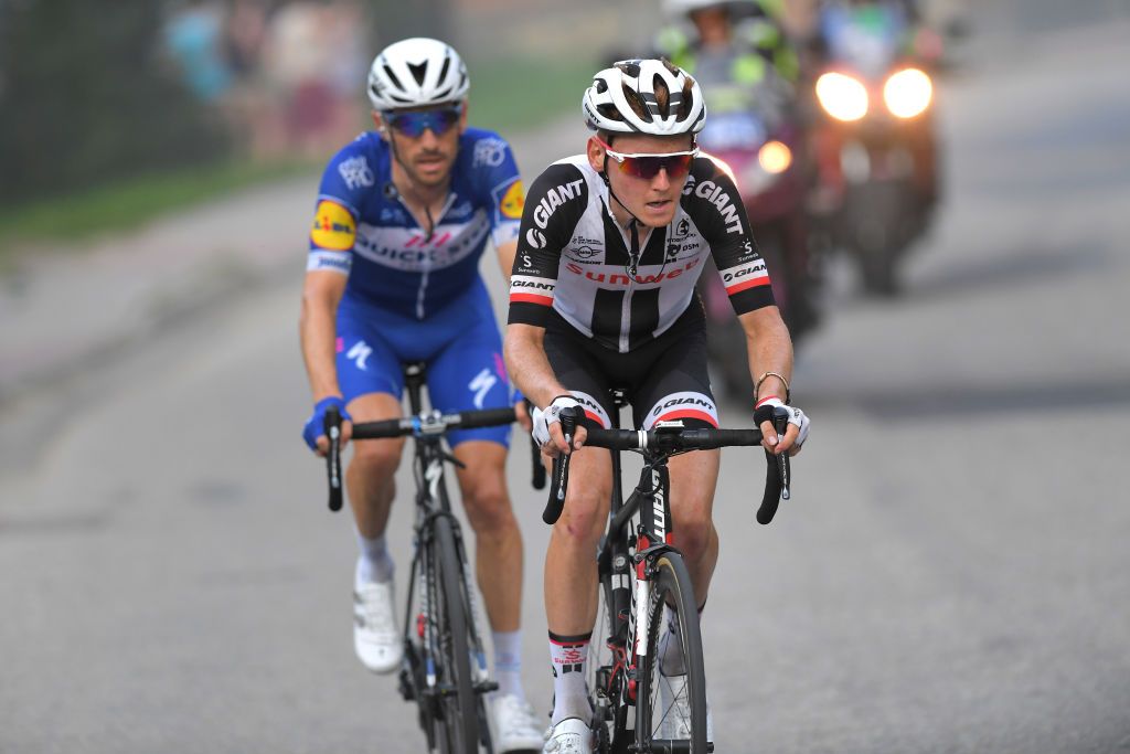 Sam Oomen (Sunweb) and Dries Devenyns (Quick-Step Floors) on a late breakaway