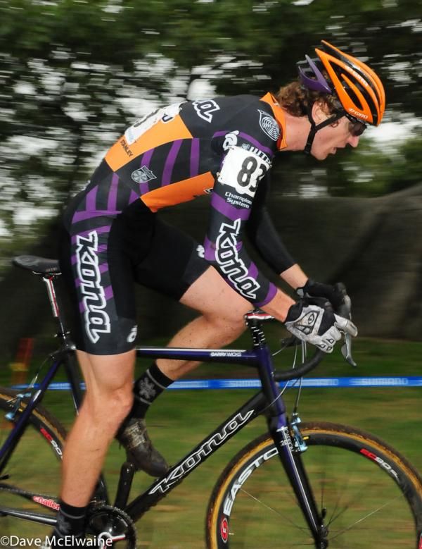 Barry Wicks (Kona) riding the downhill to the ocean