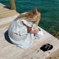 An image of @caitlinburnhamm wearing the Ancient Greek Sandals Saionara jelly flip-flops.