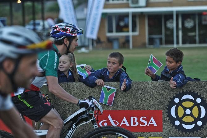 Marco Fontana high fives some kids