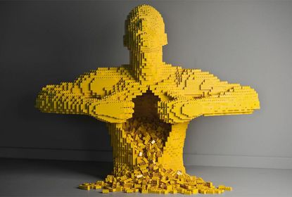 Nathan Sawaya, The Art of Brick, Yellow