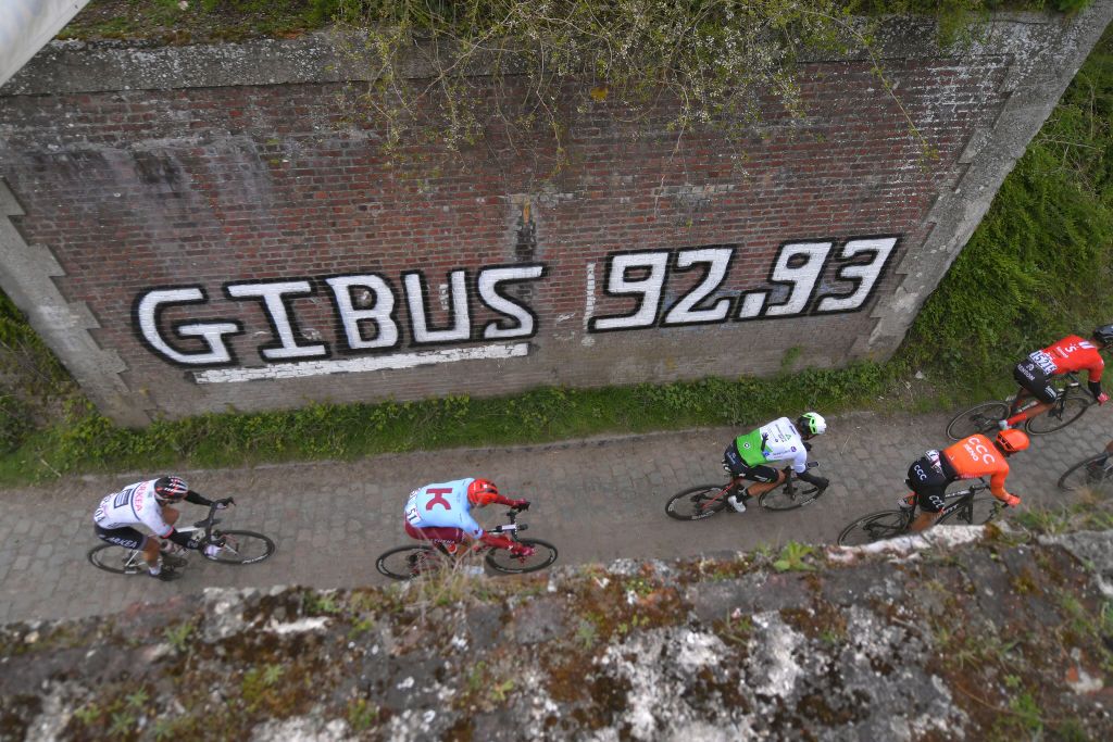 Passing through the Wallers a H&eacute;lesmes sector, better known as Pont Gibus