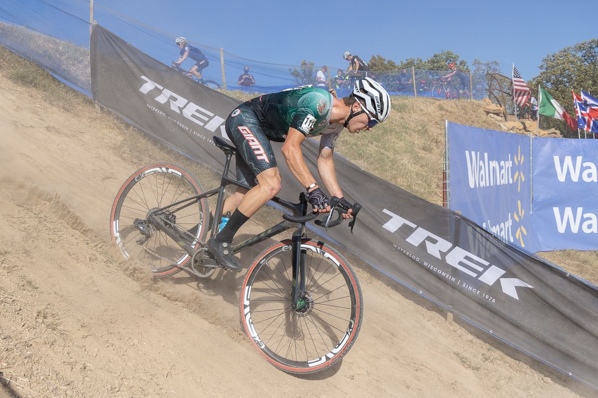 The course was dry and powdery, here Caleb Swartz (Giant/Enve) makes his way down the steep descent kicking up clouds of dust.