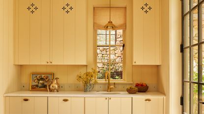 A kitchen painted in Farrow & Ball's Matchstick
