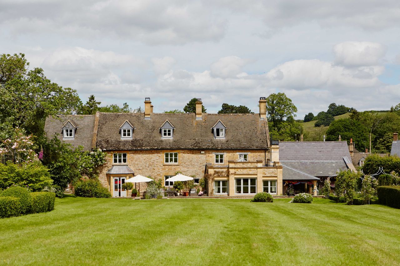 farmhouse exterior in warwickshire