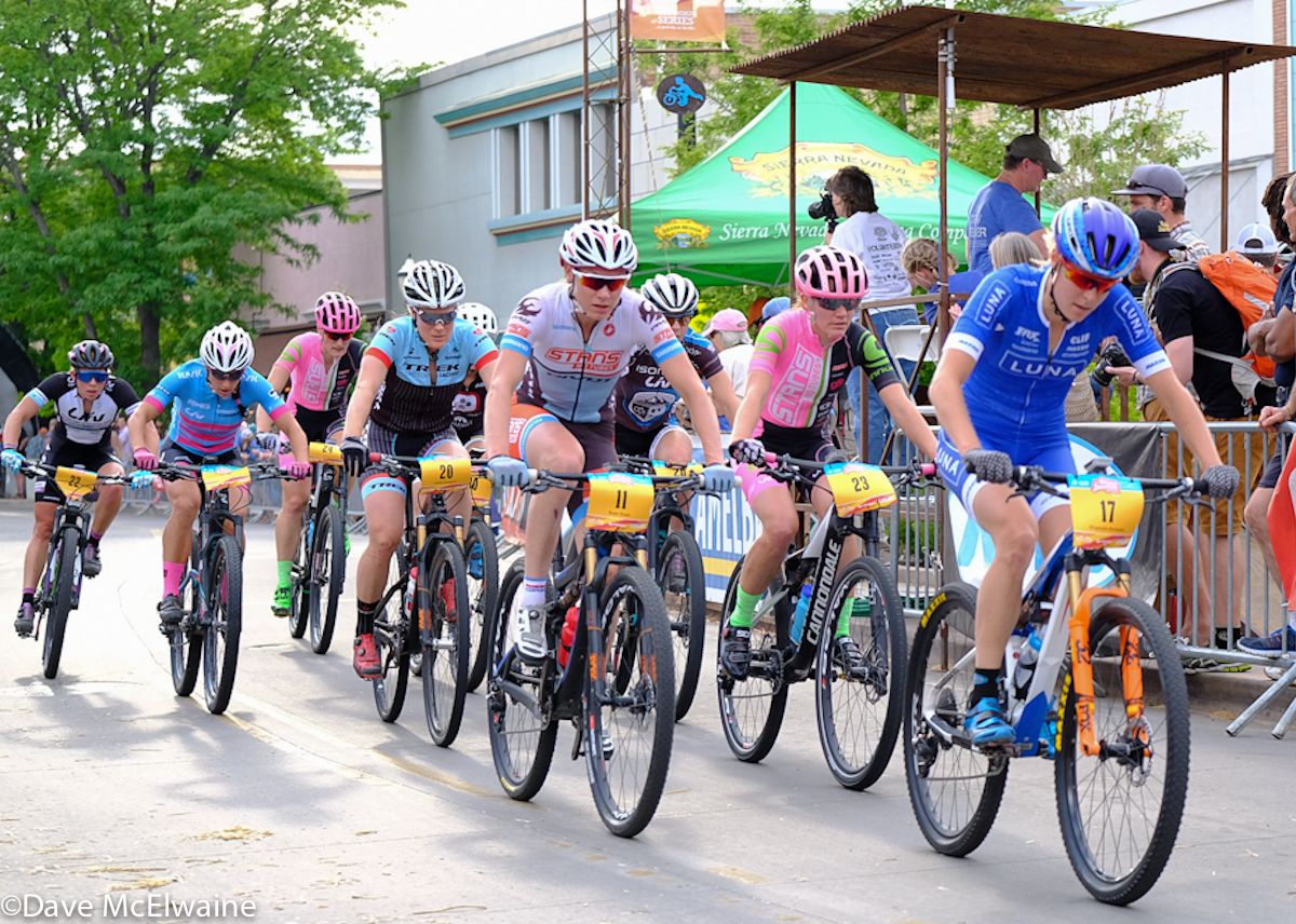 Maghalie Rochette (Luna Pro Team) leads a select group through the starting area with two laps remaining.
