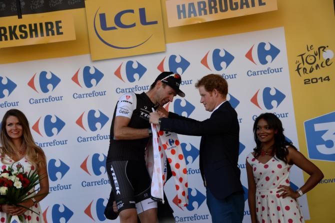 Jens Voigt (Trek) receives the climbers jersey from Prince Harry