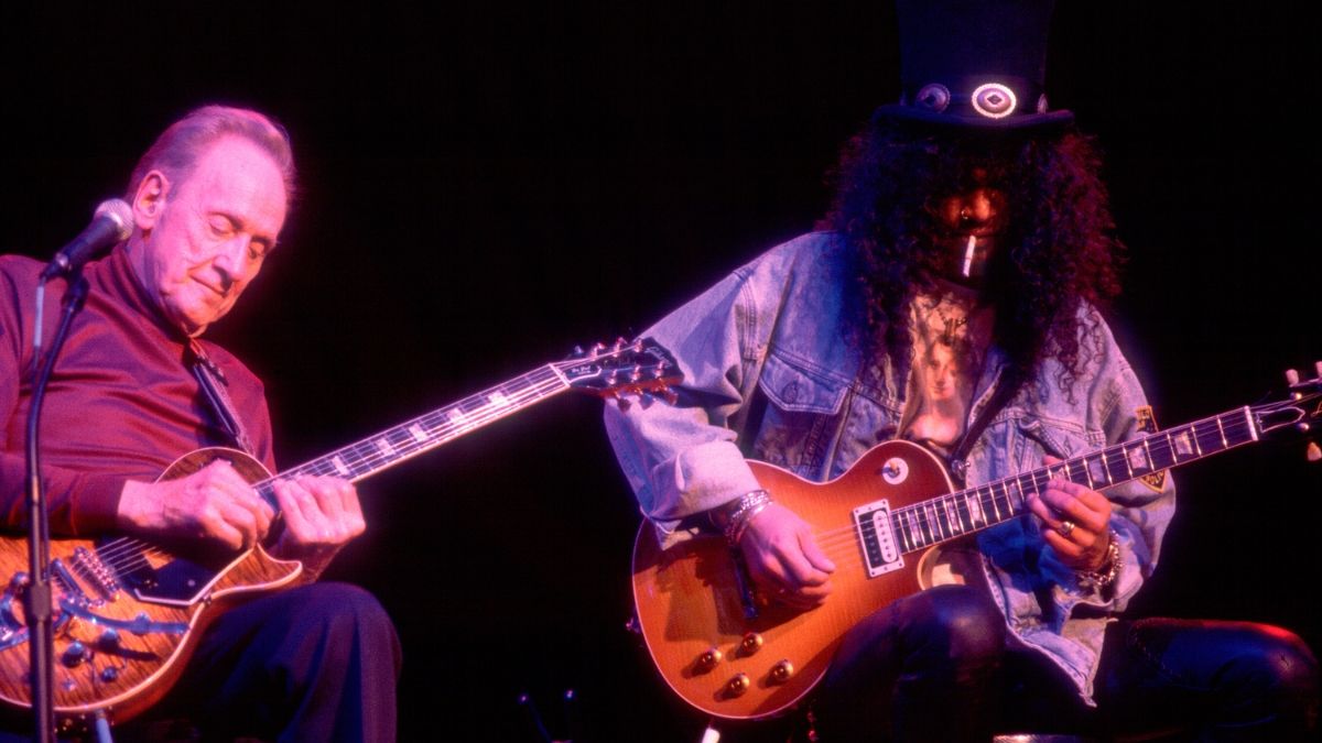 American Jazz and Blues musician Les Paul and British-American Rock musician Slash play guitars together at the House of Blues, Chicago, Illinois, December 2, 1