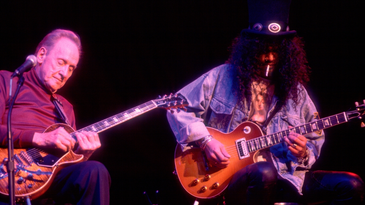 American Jazz and Blues musician Les Paul and British-American Rock musician Slash play guitars together at the House of Blues, Chicago, Illinois, December 2, 1996