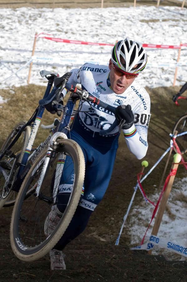 Richard Feldman (Durance-Colnago) hits the stairs