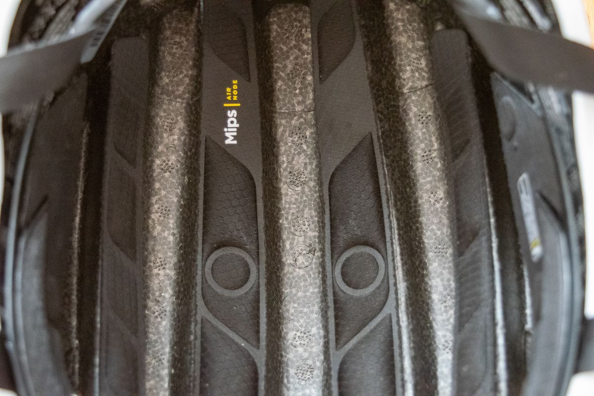 The rear vents of the Scott Cadence
