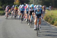 Lizzie Deignan rides at the head of the bunch in the 2021 Women's Tour