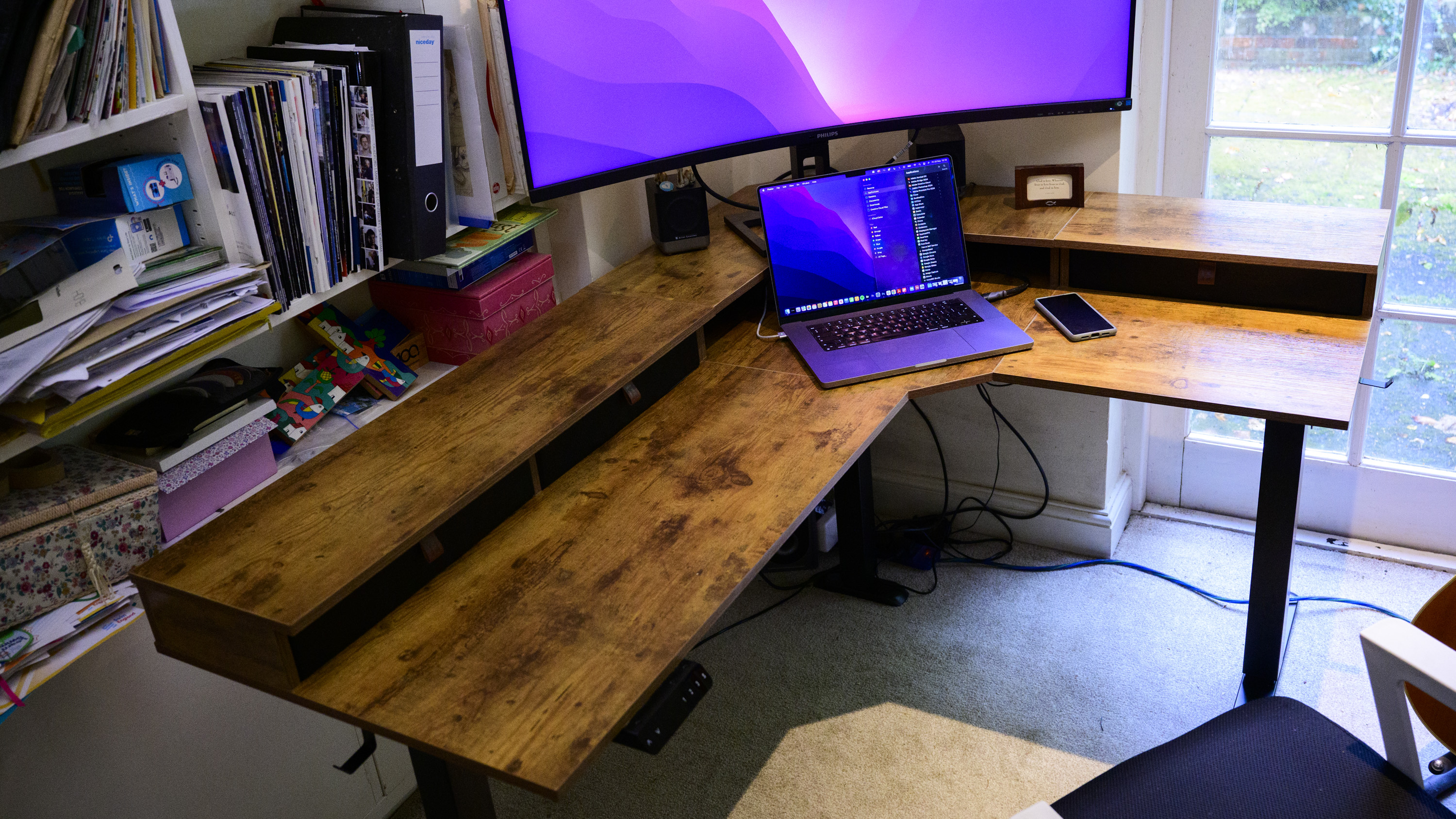 Fezibo Worland standing desk in a home office