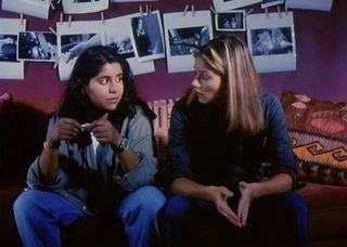 Nisha Ganatra and Jill Hennessy in Chutney Popcorn (1999)