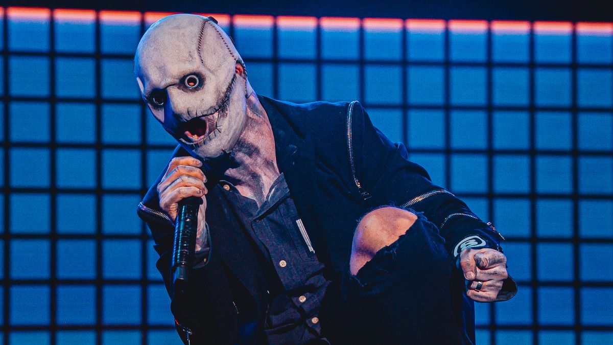 Corey Taylor on stage with Slipknot