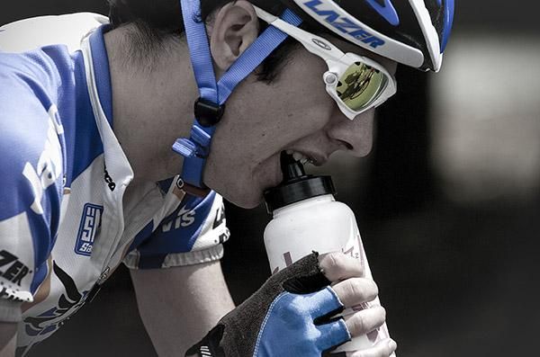 Eric Sheppard from Victoria refills the tank on the climb up Mt.Buninyong