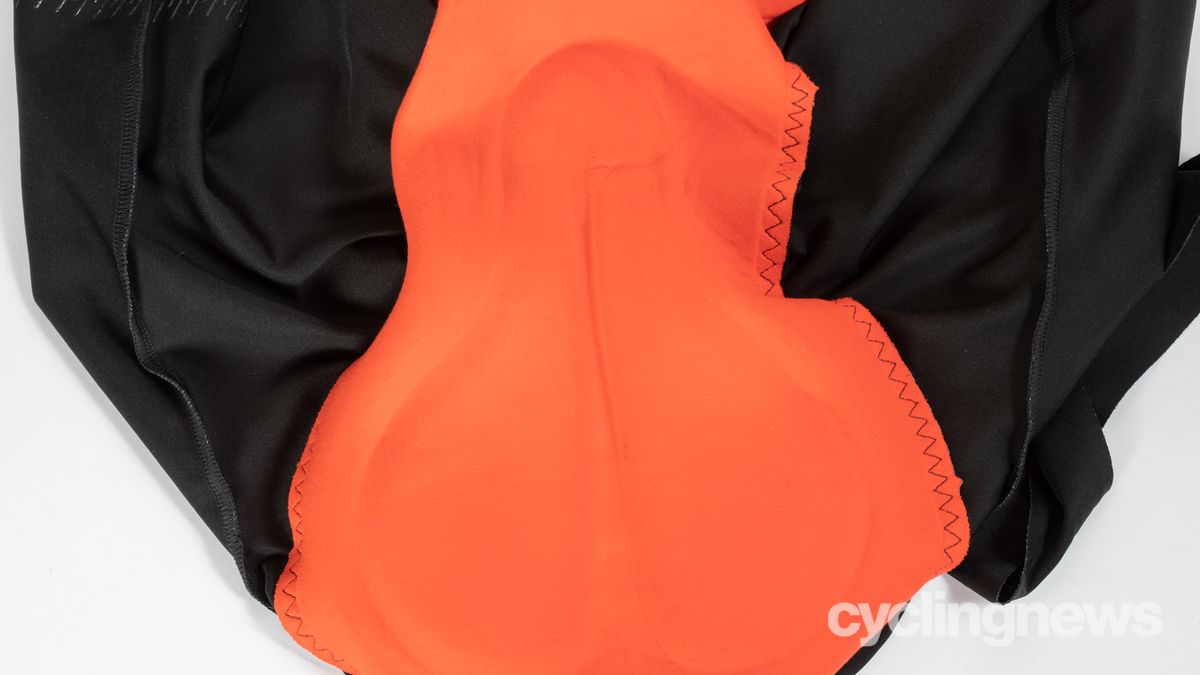 Pearl Izumi PRO bib short detail of new chamois