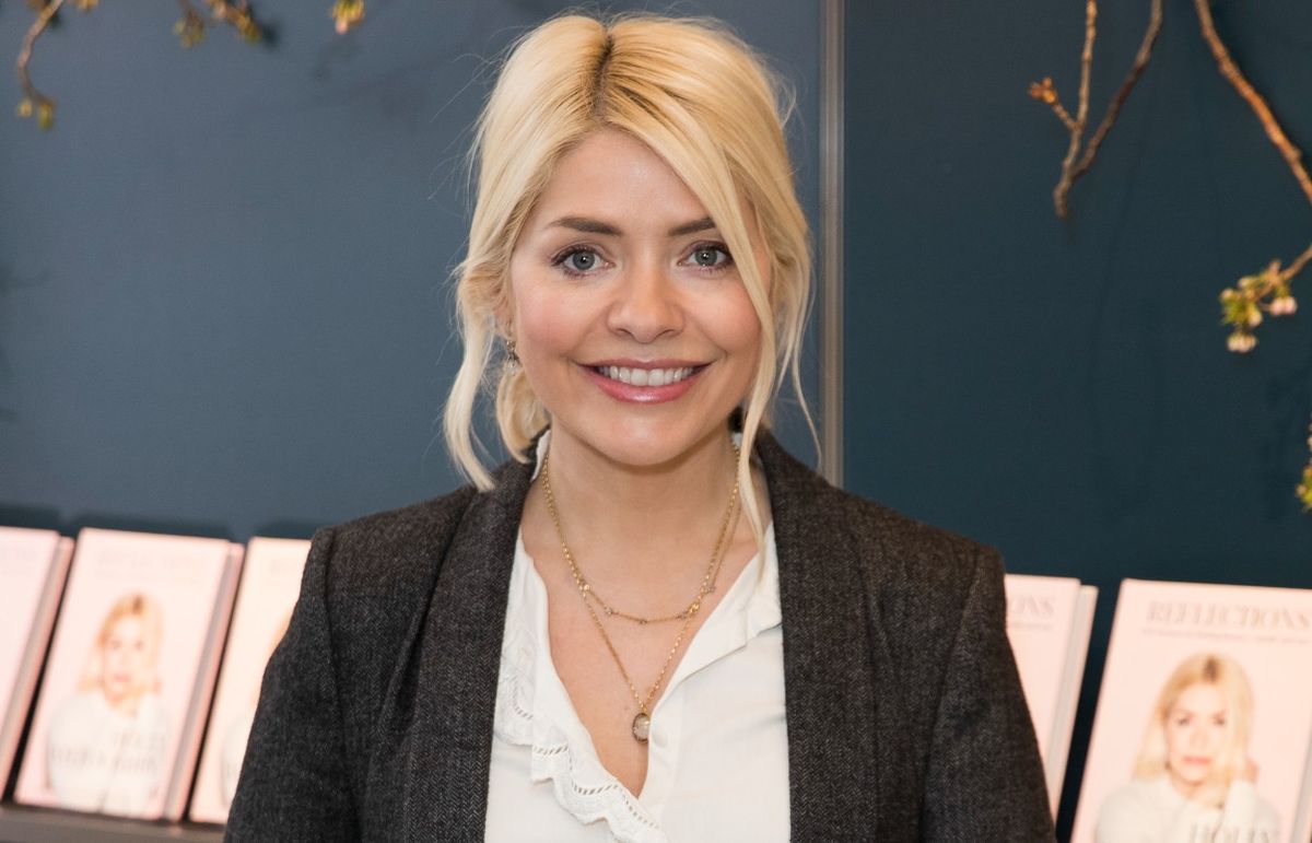 Holly Willoughby apologises to Phillip Schofield for breaking major ...