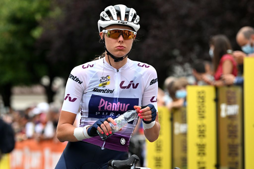 ROSHEIM FRANCE JULY 29 Julie De Wilde of Belgium and Team PlanturPura White Best Young Rider Jersey prior to the 1st Tour de France Femmes 2022 Stage 6 a 1286km stage from SaintDidesVosges to Rosheim TDFF UCIWWT on July 29 2022 in Rosheim France Photo by Dario BelingheriGetty Images