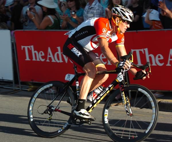 Lance Armstrong (RadioShack) wears number 11