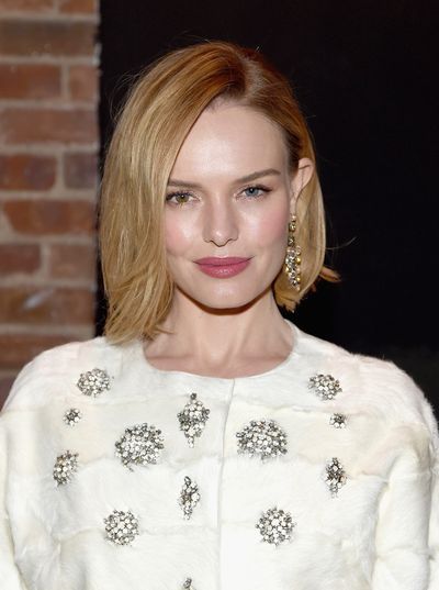 Hair, Face, Hairstyle, Eyebrow, Blond, Lip, Fashion, Beauty, Shoulder, Chin,