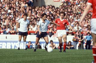 19 August 1978 - Nottingham Forest v Tottenham Hotspur - English Football Division One - Nottingham - Osvaldo Ardiles of Tottenham holds off the challenge of Martin O'Neill of Nottingham Forest during his league debut. - (Photo by Mark Leech/Offside/Getty Images) Brian Clough