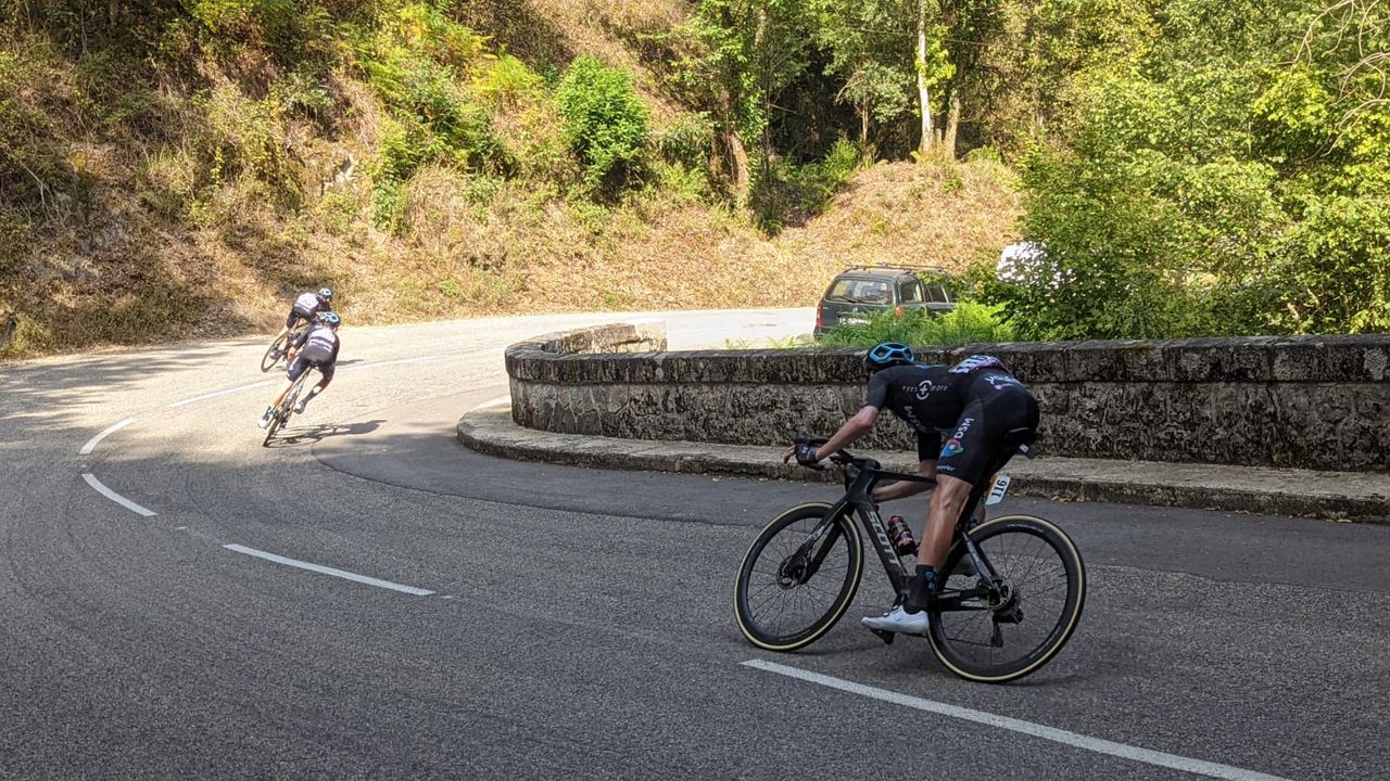 DSM descend in the 2022 Tour de France